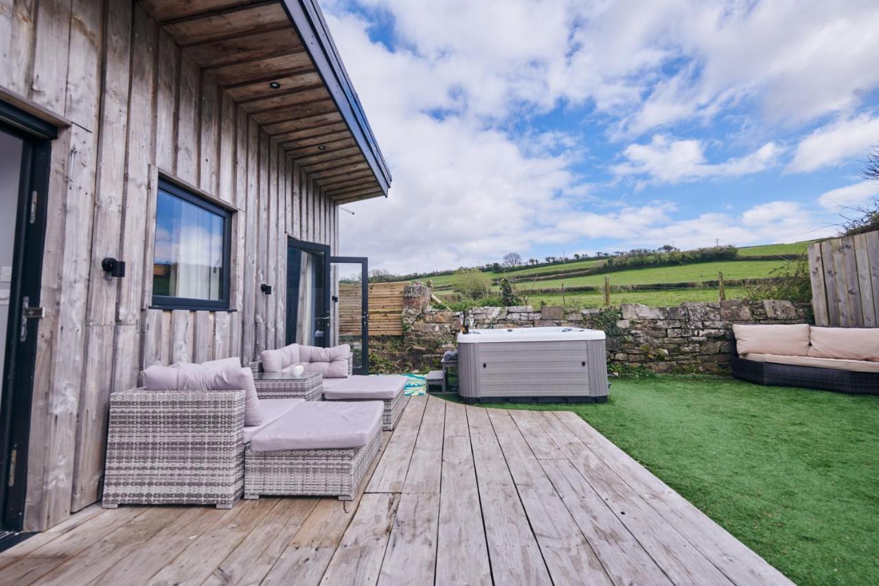 Family Friendly, Self Contained, Bed And Breakfast With Private Hot Tub Laugharne Exteriér fotografie